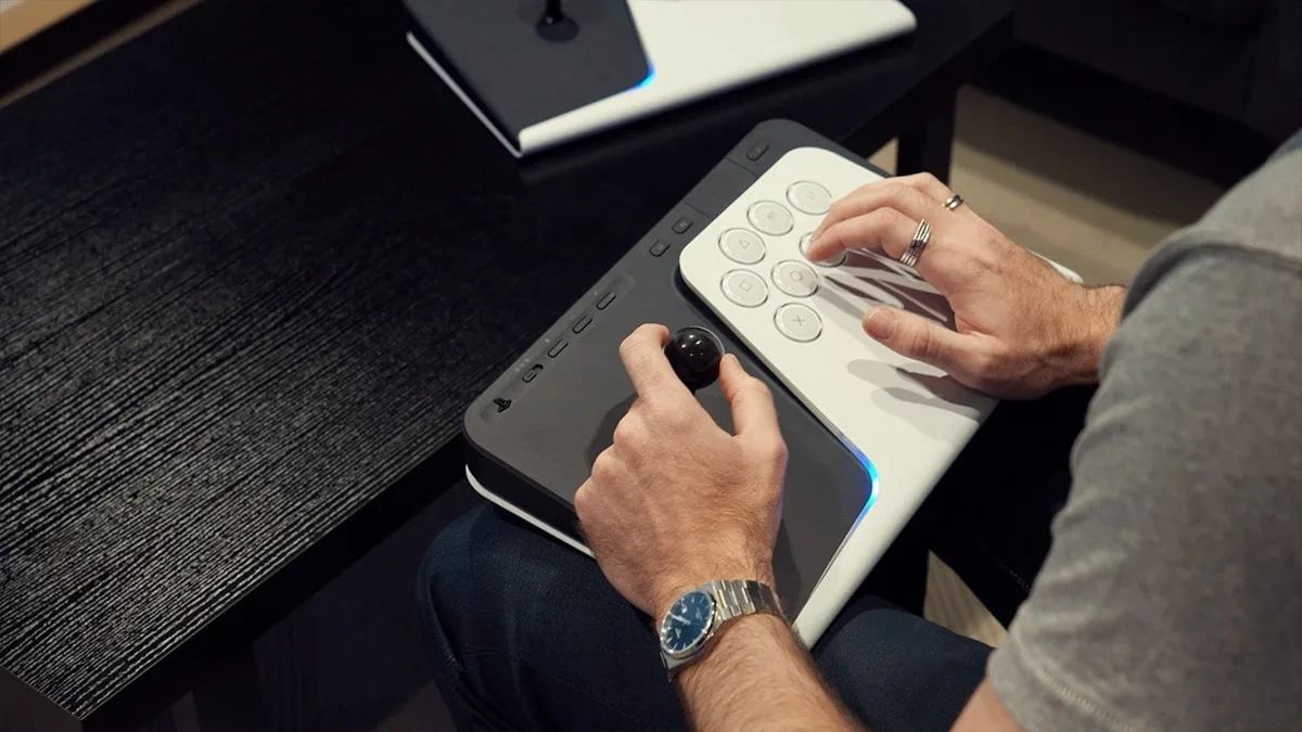 PlayStation artwork showing FlexStrike, the 27-inch gaming monitor, and Pulse Elevate desktop speakers.