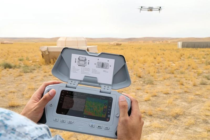 Konzept für den Einsatz autonomer Drohnendocks, das den Fernflugbetrieb für die öffentliche Sicherheit und Infrastrukturinspektion zeigt.