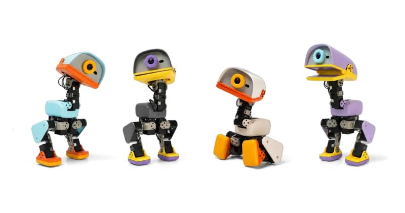 Pequeño robot humanoide en un taller.