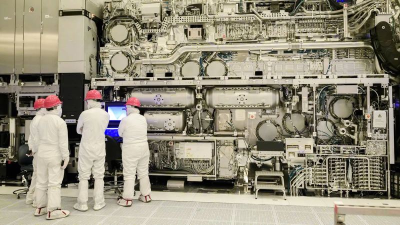 High-NA EUV lithography tool installed inside Intel Foundry advanced cleanroom facility in Hillsboro Oregon.