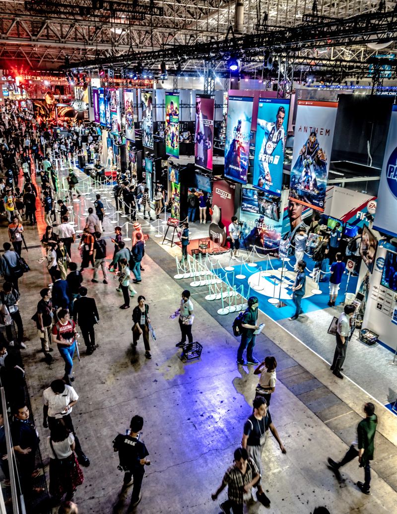 Tokyo Game Show exhibition hall crowd and game publisher booths showcasing upcoming interactive entertainment releases