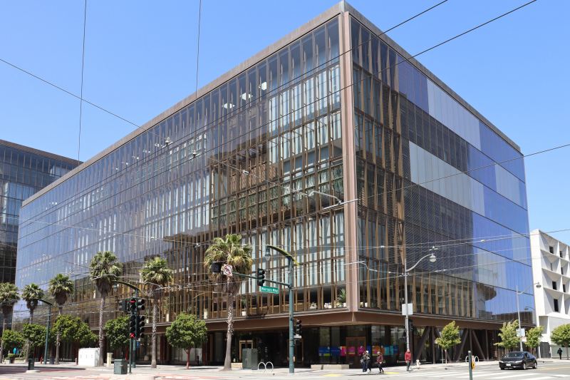 Complejo de la sede de OpenAI en San Francisco, donde operan equipos de investigación de inteligencia artificial de vanguardia y equipos de seguridad de modelos.