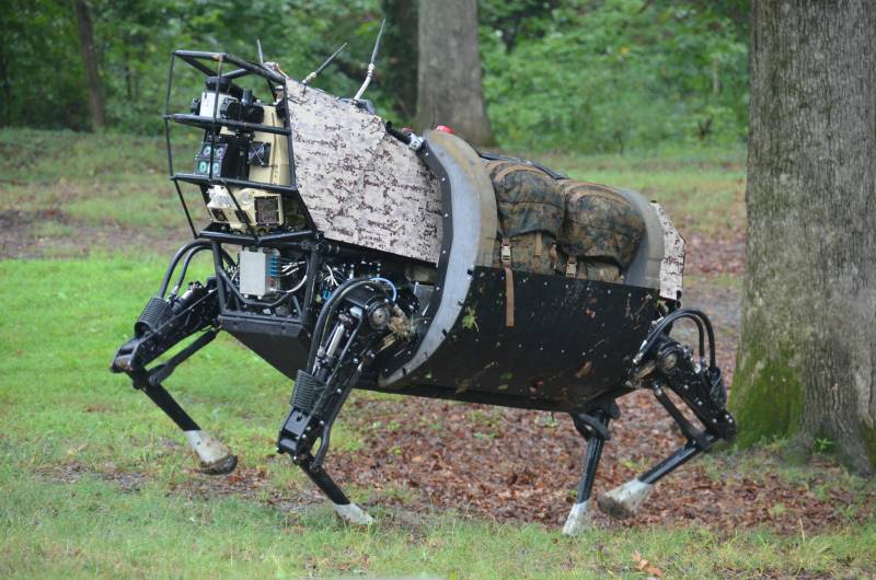 Testgelände für autonome dynamische Robotik, auf dem Ingenieure von Boston Dynamics industrielle humanoide Betätigungssysteme entwickeln