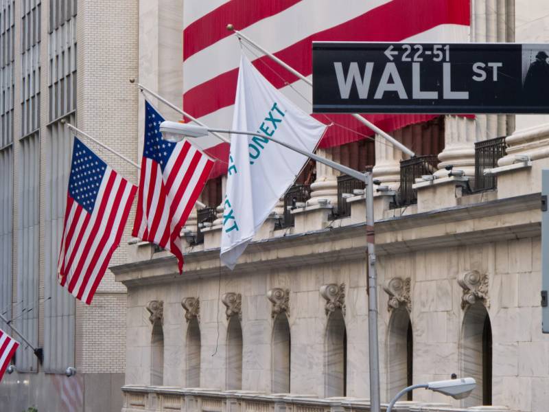 Historic New York financial district institutional trading infrastructure transitioning to modern tokenized settlement rails