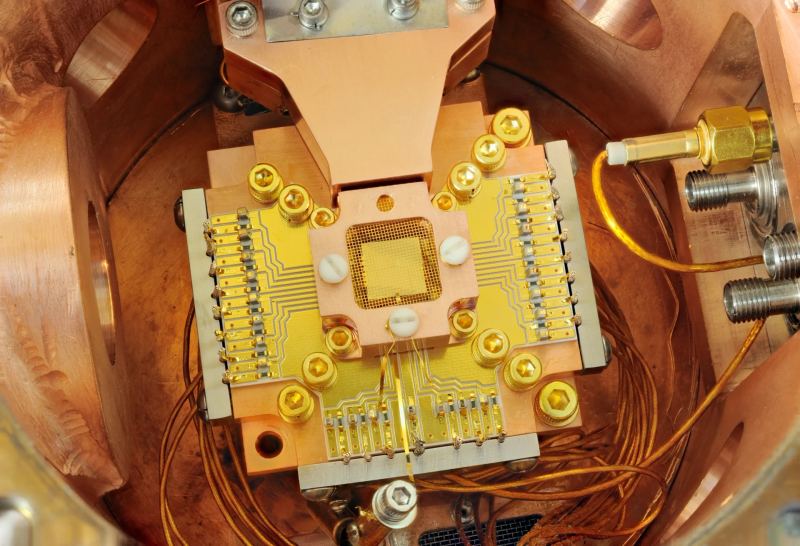 Microfabricated surface electrode ion trap apparatus for trapped-ion quantum computing
