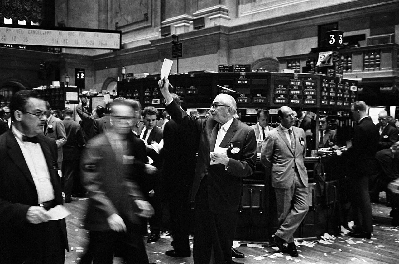New York Stock Exchange trading floor illustrating institutional equity clearing and liquidity formation