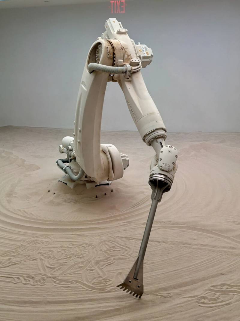Schwerlast-Knickgelenk-Industrieroboter-Manipulatorarm von KUKA, der präzise automatisierte Flugbahnen ausführt