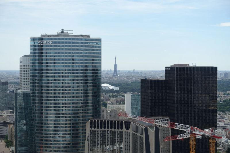 Panoramic view of the Paris financial and commercial district where European fintech Spiko maintains corporate operations