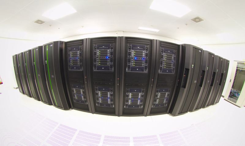 Dutch national supercomputer Huygens high performance computing facility used for distributed machine learning.
