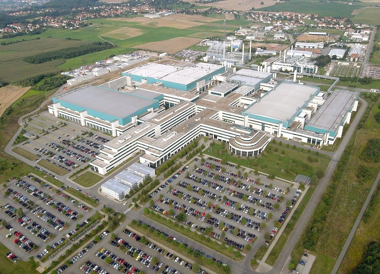 Aerial perspective of GlobalFoundries semiconductor fabrication facility complex.