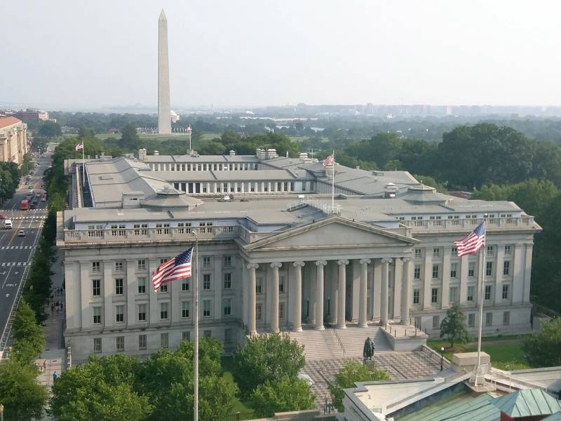 Das Gebäude des Finanzministeriums in Washington, D.C., das die bundesstaatliche Bankenregulierung repräsentiert.