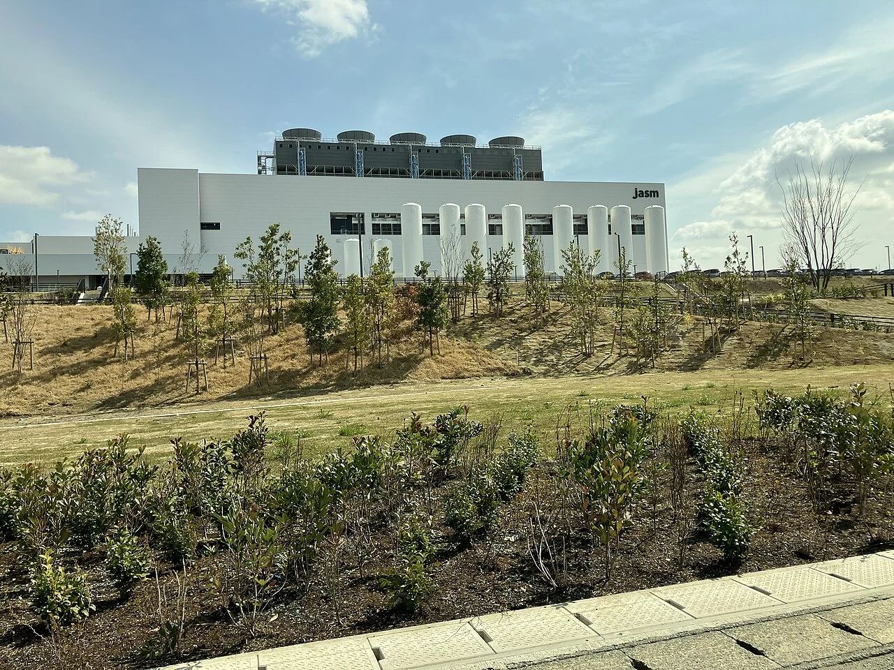 Advanced TSMC semiconductor wafer fabrication and advanced packaging cleanroom facility.