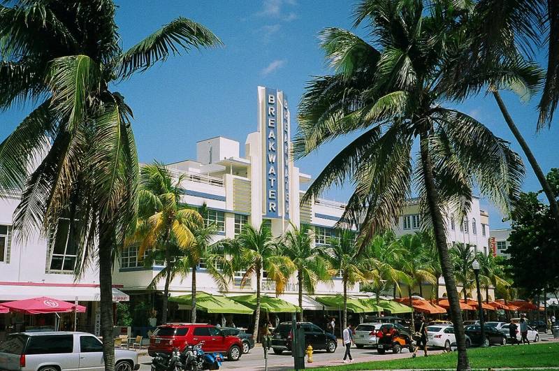 Art Deco architectural strip on Ocean Drive in South Beach serving as the visual inspiration for Vice City.
