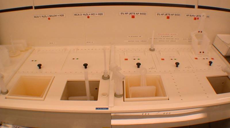 Semiconductor cleanroom wet etch processing bench for silicon wafer manufacturing.