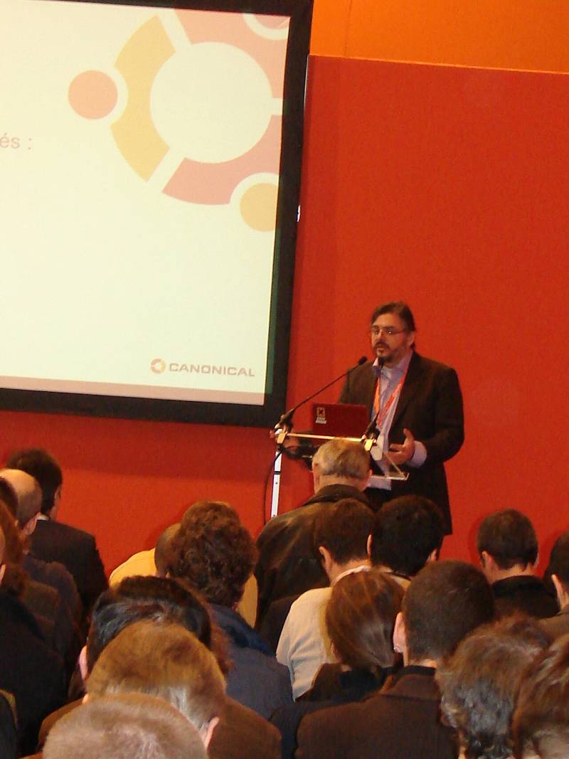 Speaker presenting Ubuntu Linux operating system engineering at an open source conference.