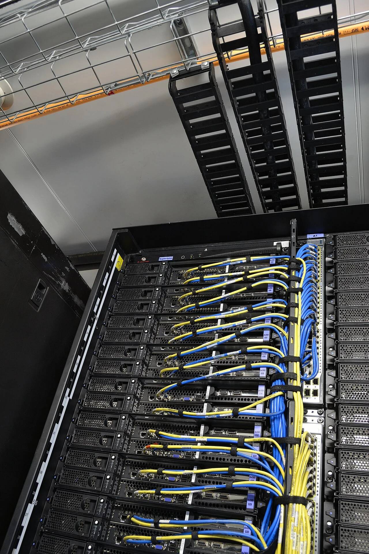 Modular enterprise containerized cloud computing datacenter executing Kubernetes container orchestration workloads.