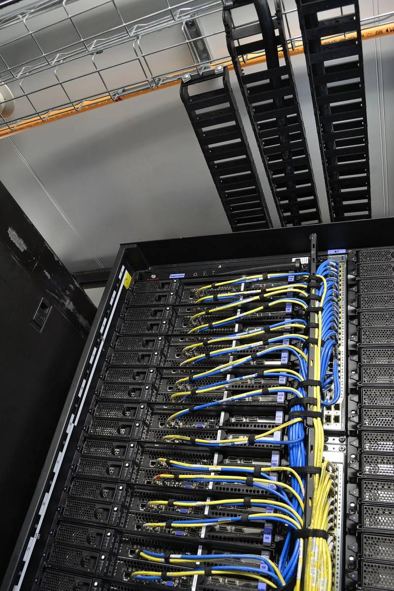 Modular enterprise containerized cloud computing datacenter executing Kubernetes container orchestration workloads.