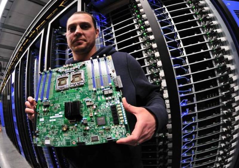 Open-compute architecture server motherboard illustrating high-performance cloud hardware powering modern enterprise foundational AI workloads.