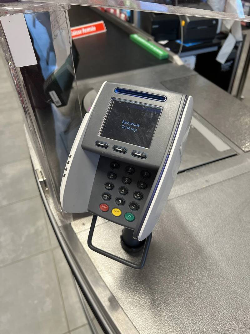 Retail electronic point-of-sale card payment terminal representing in-store flexible payment rollouts across enterprise retail merchants.