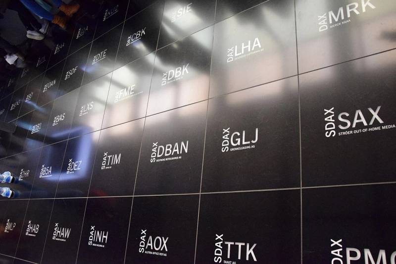 Modern electronic securities trading floor symbolizing high-frequency retail capital flows and digital financial markets.