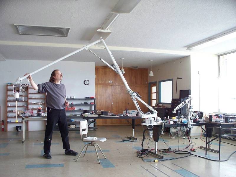 Engineering development of long-reach robotic manipulator systems with multi-axis articulated joint control and tactile feedback.